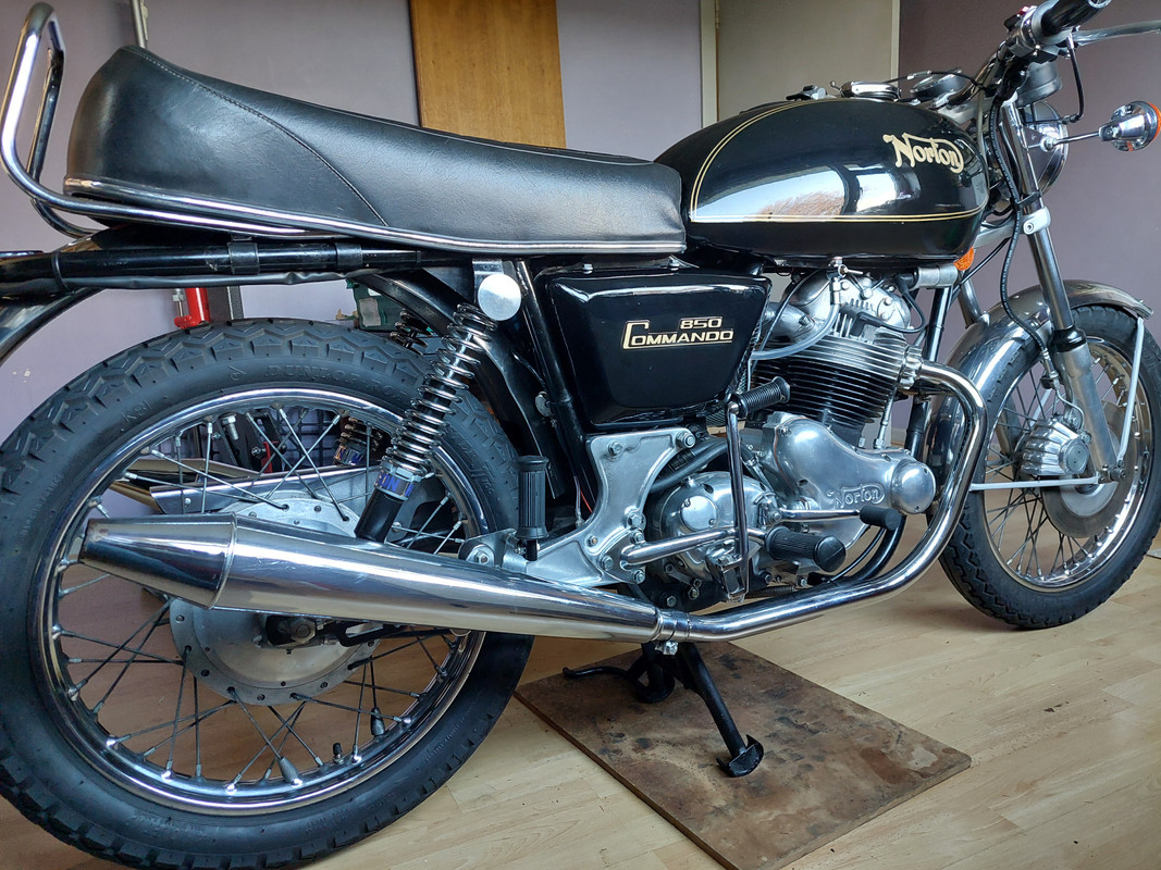 Pictures of your Norton Commandos