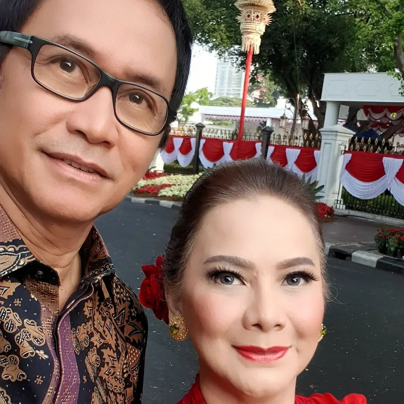 Memes dan Addie MS saat menjadi tamu undangan pada perayaan HUT RI ke-77 di Istana Merdeka.