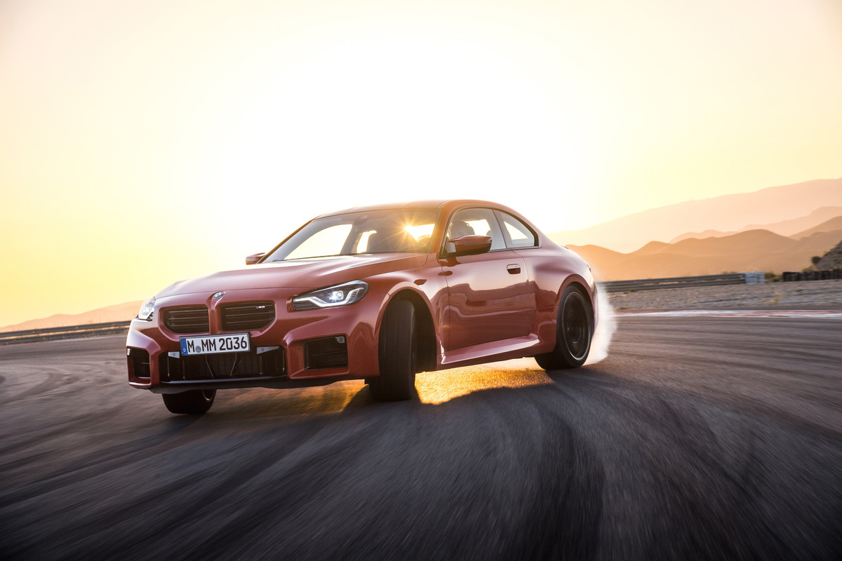 P90482702_highRes_the-all-new-bmw-m2-r