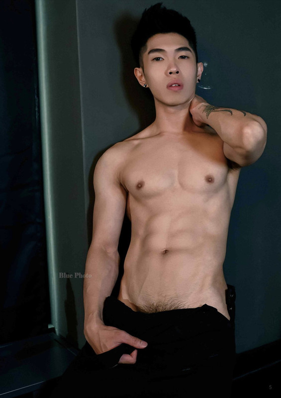 Blue Photo no.82 (Non-sex) - Cuộc mây mưa của những chàng trai trẻ