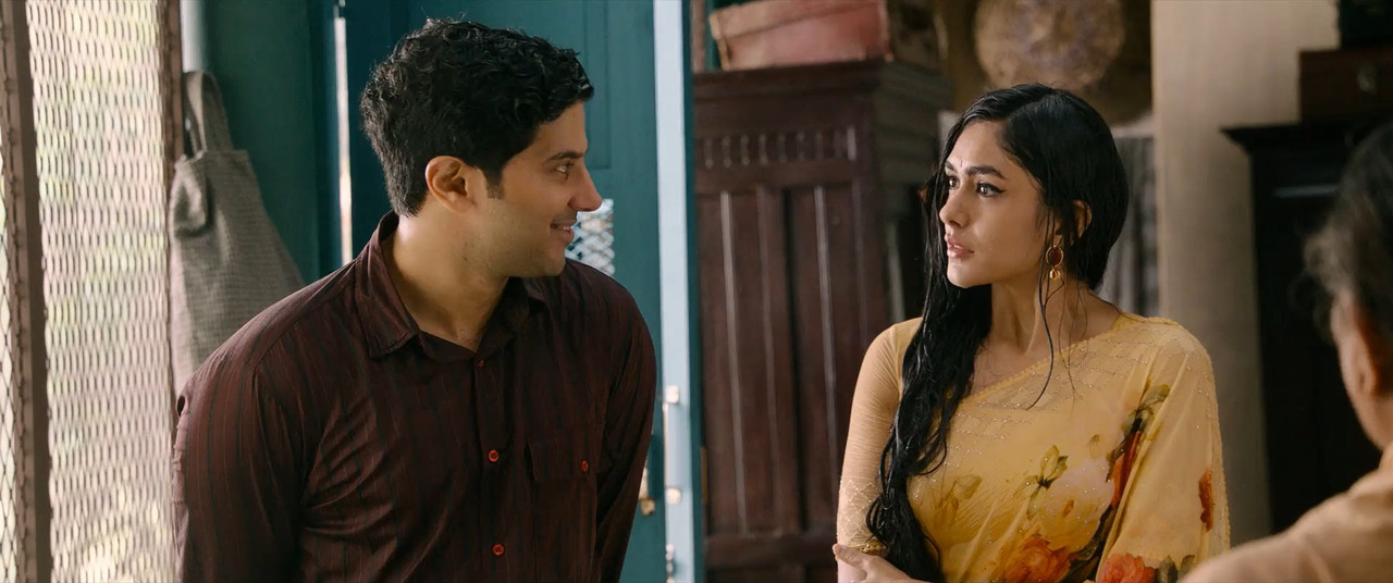 Sita Ramam 2022 WebRip [Hindi + Tamil + Telugu + Malayalam + Kannada] 480p, 720p, 1080p ESub Screenshot