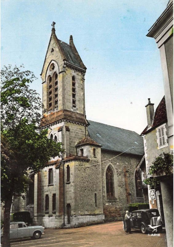 Juillac Place de  l' église
