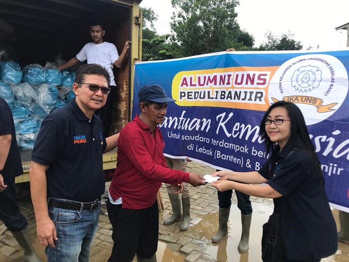 IKA UNS salurkan bantuan kepada korban banjir Jabodetabek