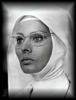 http://www.lorenarchives.com/images/still_1972_bianco_rosso5.jpg