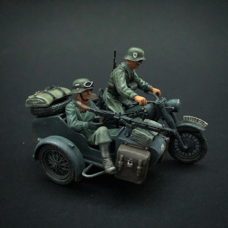 Tamiya 1/35 BMW R75 with side car and troops - Ready for