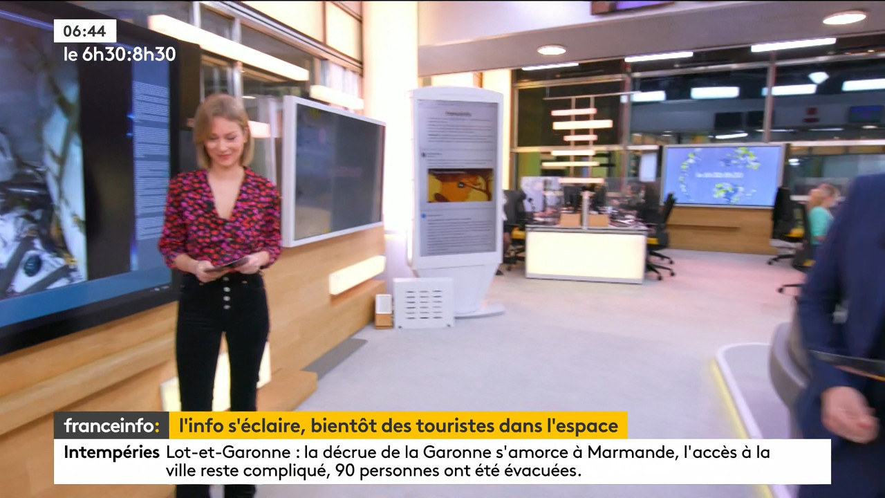 02.04 - 05.29.00 - Le 6h30 9h30. Entre JT, chroniques, invités et rev....ts_snapshot_26.17.188