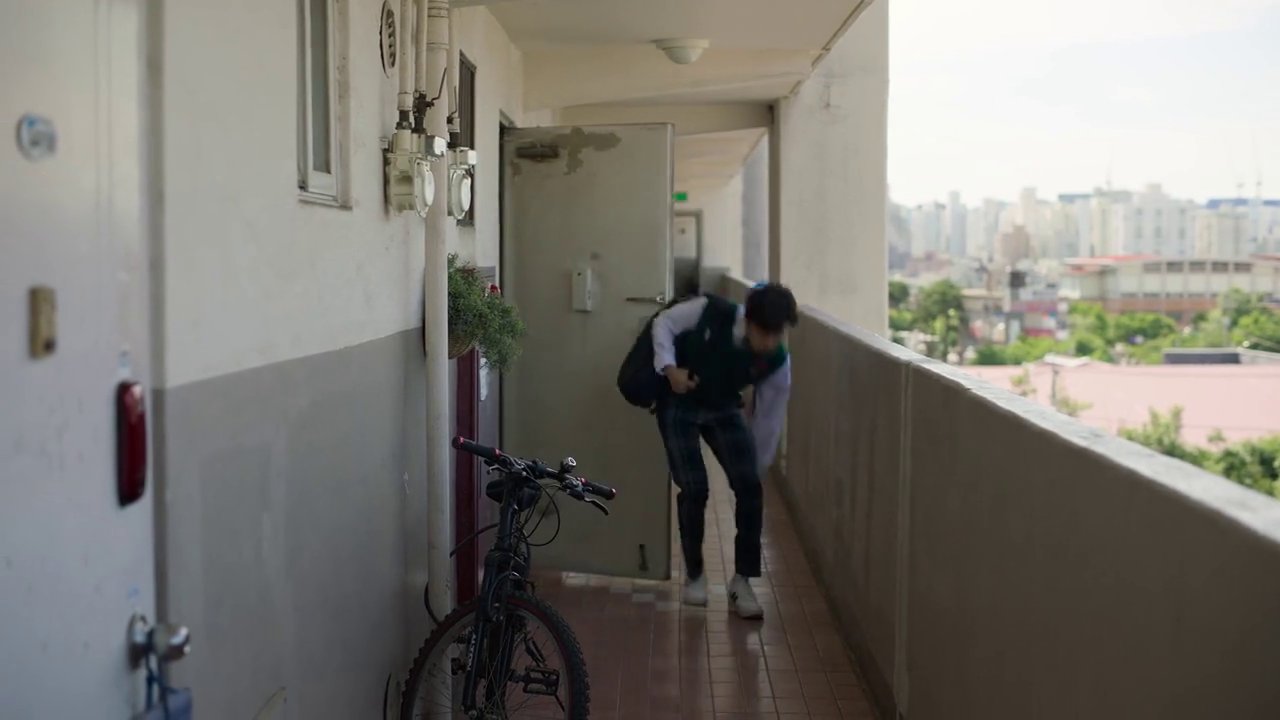 All.Of.Us.Are.Dead.S01E01.720p.WEBRip.ITA.KOR.DDP5.1.Multisub.x264-BlackBit[screenshot 8]