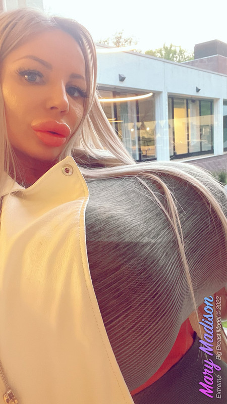 Mary-Madison-big-boobs-hungary-24920-(insta)