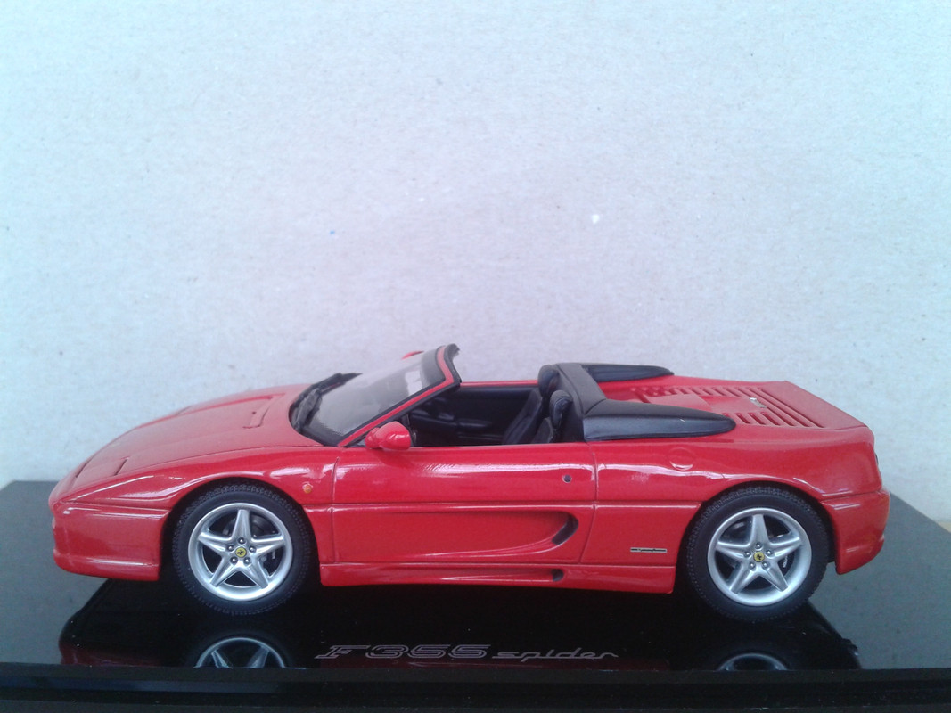 1995 Ferrari F355 Spider (Kyosho) (10)