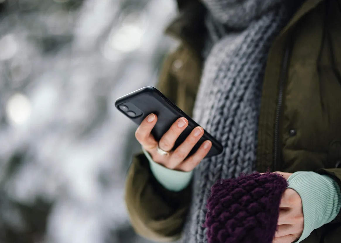 Активное использование iPhone в течение дня: пример повседневной нагрузки, влияющей на износ аккумулятора