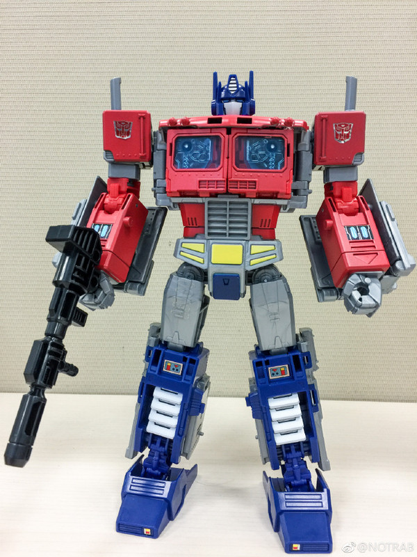 Power-Of-The-Primes-Optimus-Prime-01