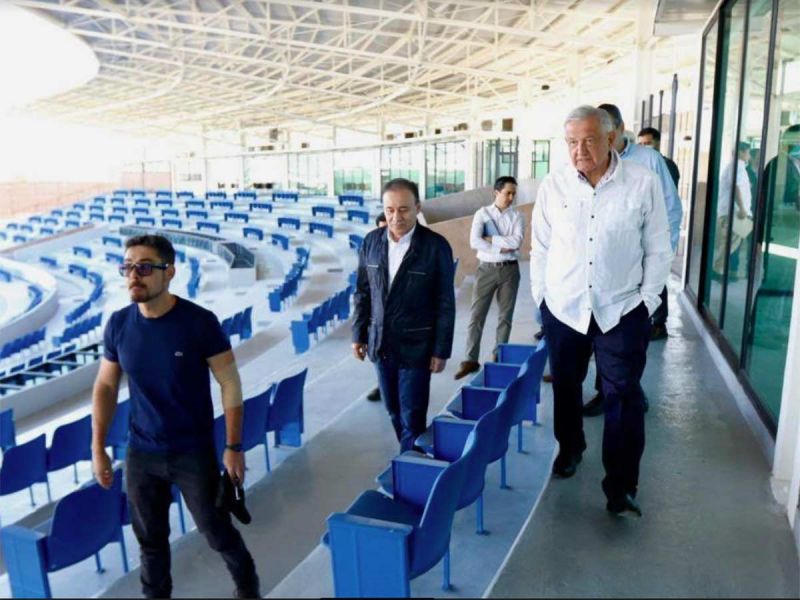 AMLO supervisa obra en estadio de béisbol 