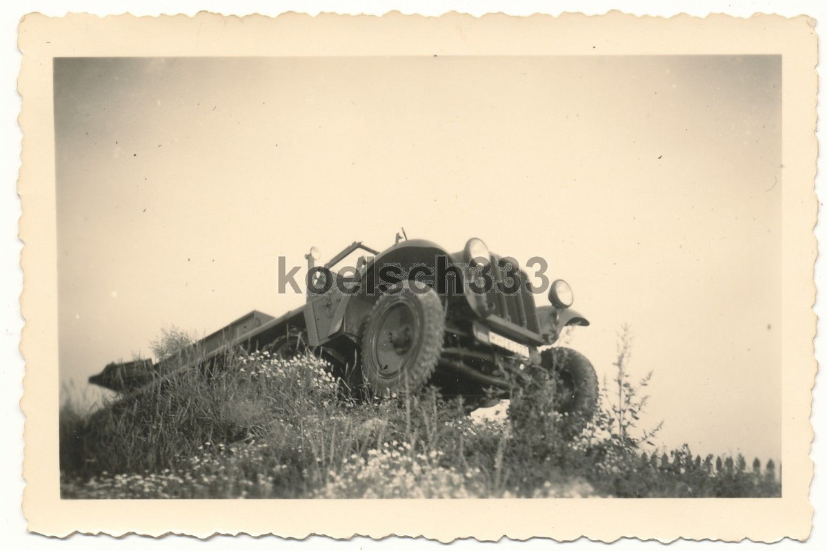 Foto DEMAG Panzer Halbkette im Gelände Wehrmacht