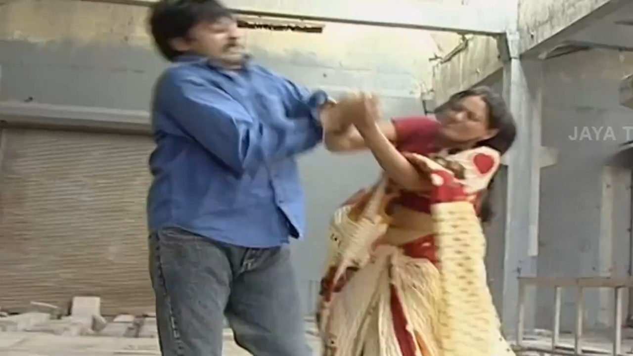 Ranjitha sexy wide navel slips in saree.mp4_snapshot_00.08.004