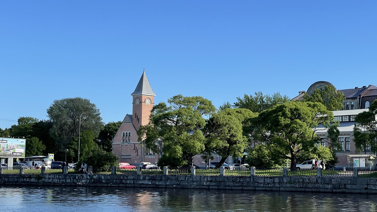 E100AFD6-53D4-4D5C-9CF3-CEB66220276A