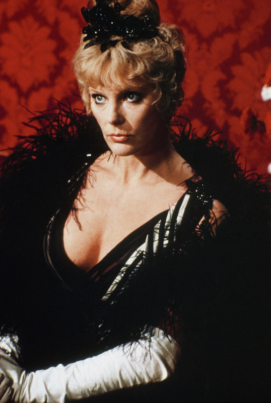elke_sommer_md79
