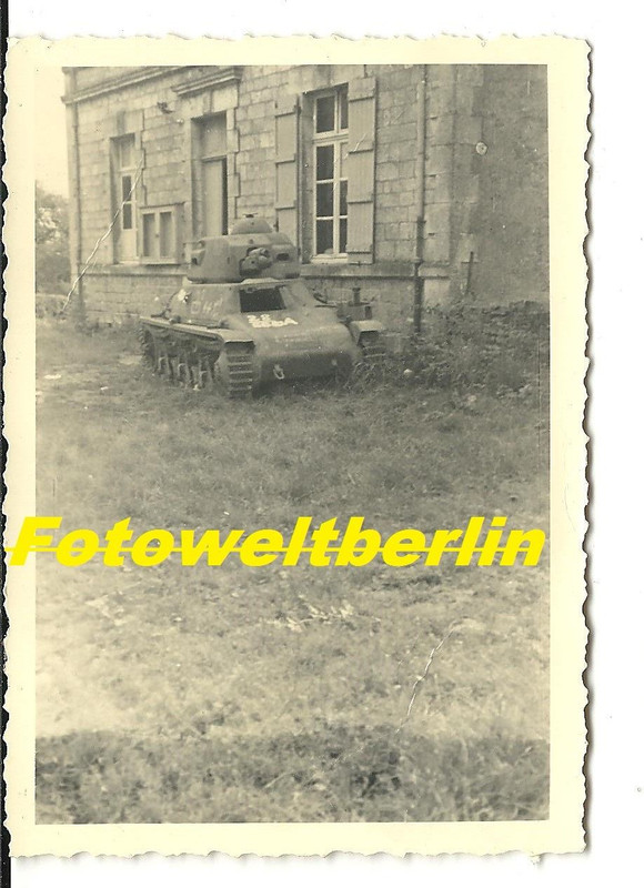 Foto 2 WK Hotchkiss H 35 zerstört durch die LAH 