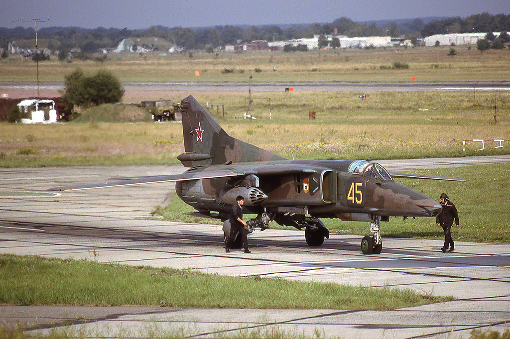 19 GvAPIB Mig-27D Yellow 45_61912561315 [Lärz 8.92] Last chance point