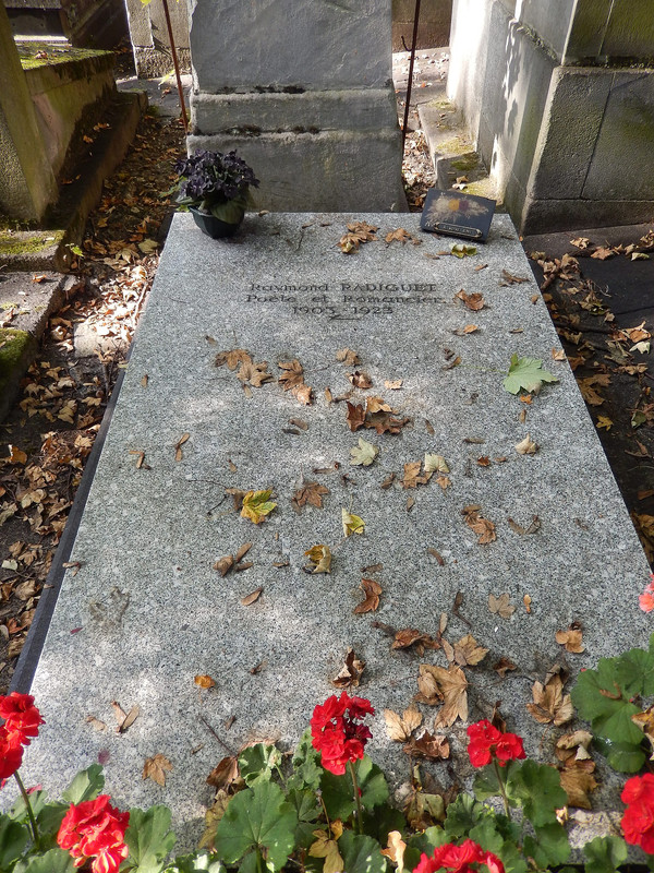 Tombe_de_Raymond_Radiguet_(division_56)