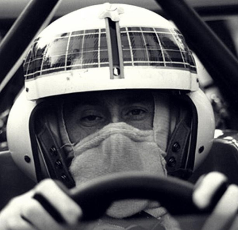Confection du casque du pilote sans visage Jackie-Stewart-begin-1970-met-een-USAF-gevechtpiloot-helm