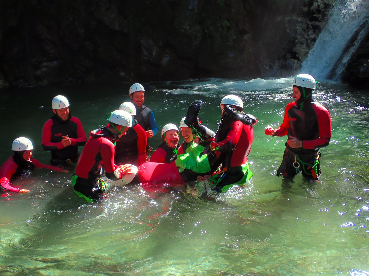 Séminaire team building entreprise canyoning vallée Ossau Pyrénées