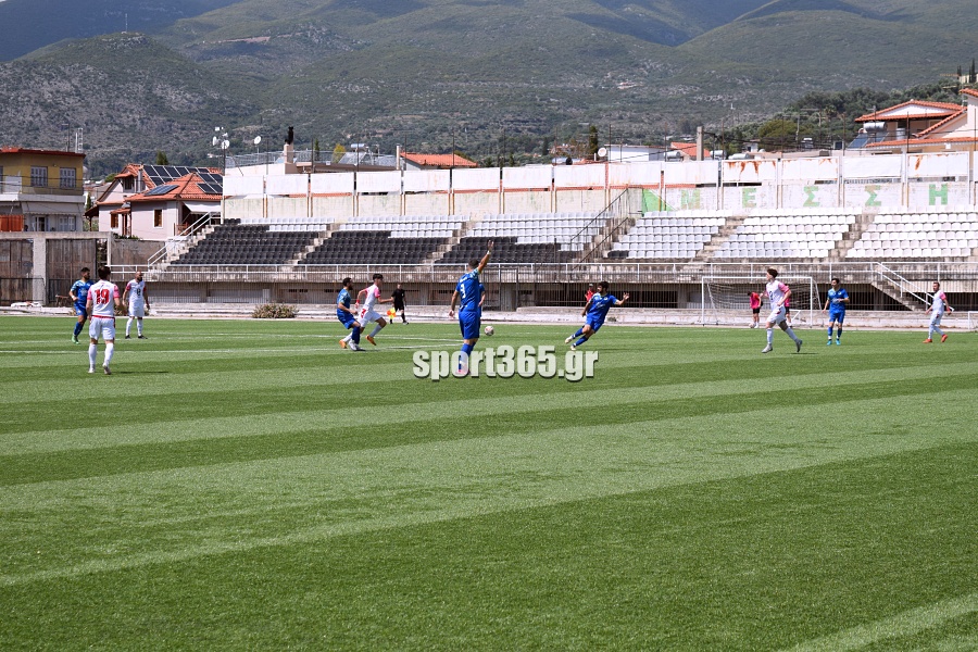 , &Pi;&alpha;&nu;&theta;&omicron;&upsilon;&rho;&iota;&alpha;&kappa;ό&sigmaf;- &Pi;&alpha;&lambda;&lambda;&eta;&xi;&omicron;&upsilon;&rho;&iota;&alpha;&kappa;ό&sigmaf; 3-0: &Mu;&epsilon; &tau;&omicron; &delta;&epsilon;&xi;ί &sigma;&tau;&alpha; &mu;&pi;&alpha;&rho;ά&zeta; &mu;&epsilon; &chi;&alpha;&tau; &tau;&rho;&iota;&kappa; &tau;&omicron;&upsilon; &Alpha;&gamma;&gamma;&epsilon;&lambda;ή (&phi;&omega;&tau;&omicron;&gamma;&rho;&alpha;&phi;ί&epsilon;&sigmaf;)