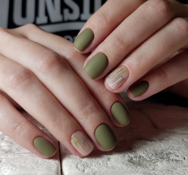 Темно-зеленый маникюр лаком. Фото матовый дизайн на короткие и длинные ногти, новинки, модные