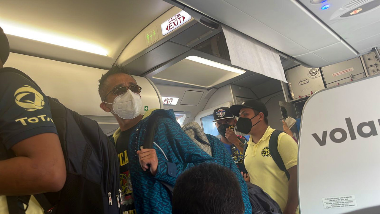 Ex gobernador de Sinaloa viaja con gran cantidad de aficionados del Club América