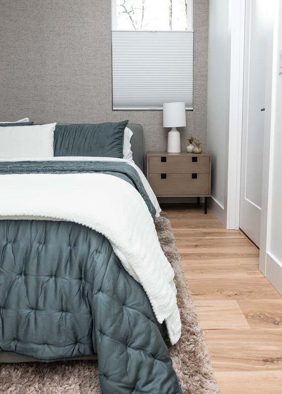 Neutral on Burgundy - Image 15