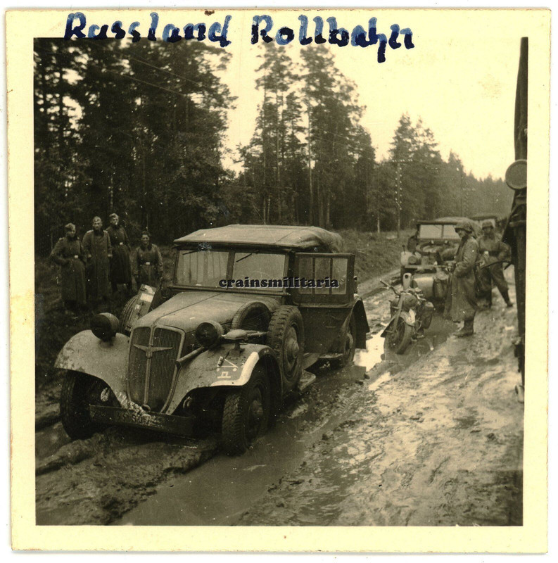 Orig. Foto ^^ Polizei Kradmelder Adler Kübelwagen Tarnhelm in Russland 1941
