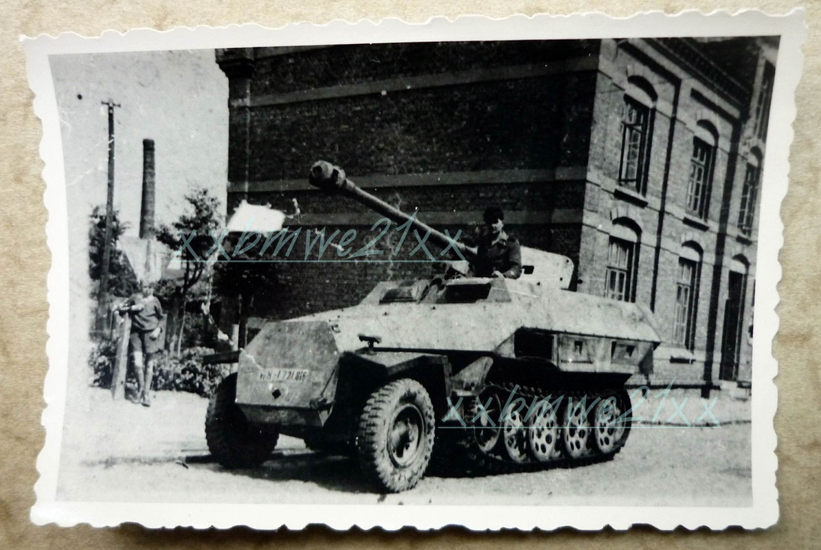 Foto Halbkette mit Geschütz