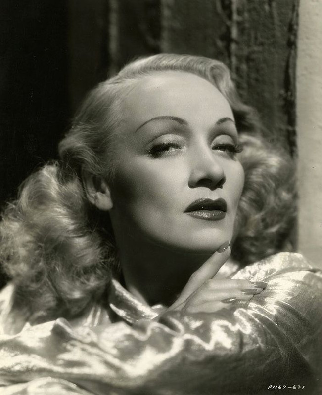 Marlene_Dietrich_d89