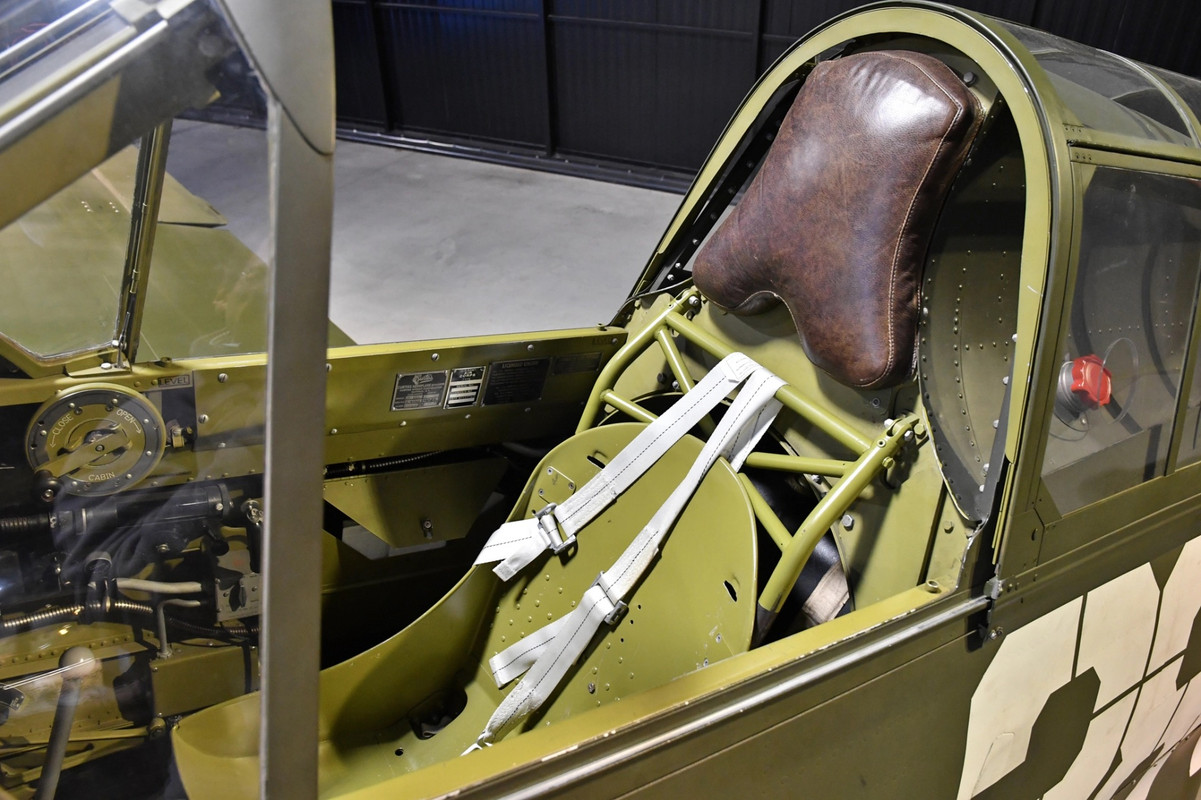 Curtiss_Hawk_Headrest.jpg