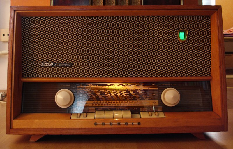 [Bild: Grundig-Type-2065-Zauberklang-1958.jpg]