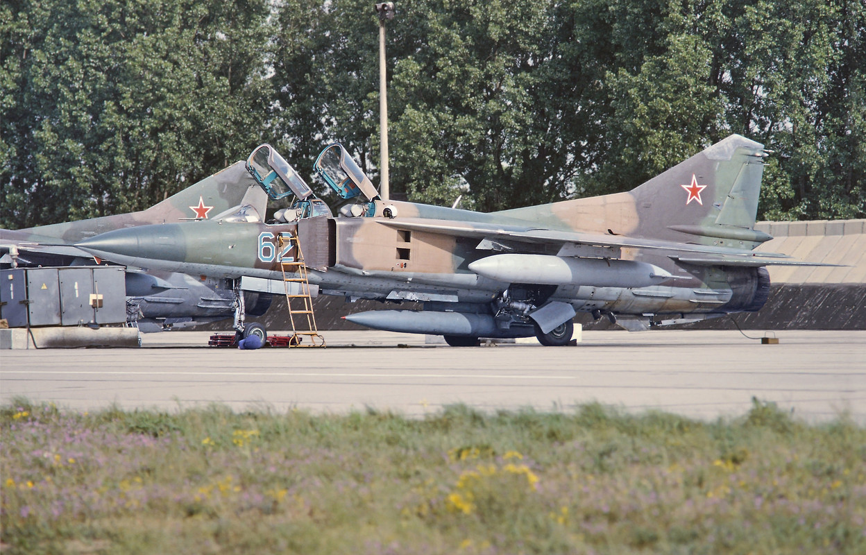 787 IAP Mig-23UB 62 Blue_7902209 (8)
