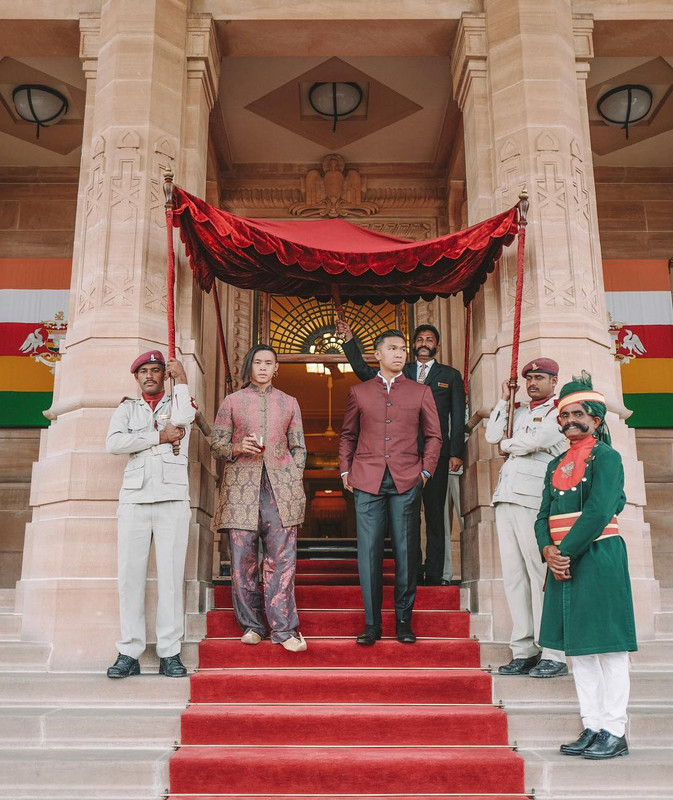 Indra Priawan (dari kiri nomor tiga)