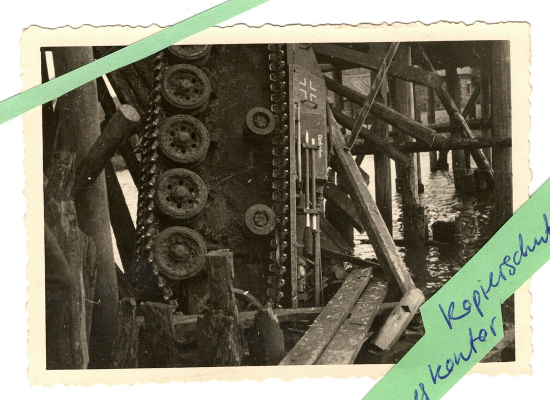 Photo Technik Stug 3 durch eine Brücke gebrochen