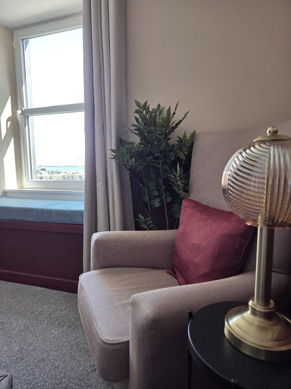 King bedroom reading nook