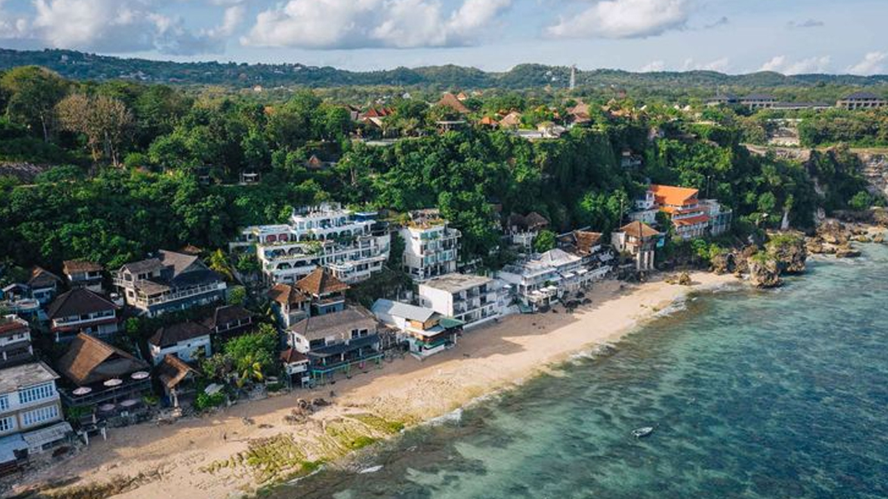 Pantai Bingin, Wisata yang Wajib Dikunjungi di Bali