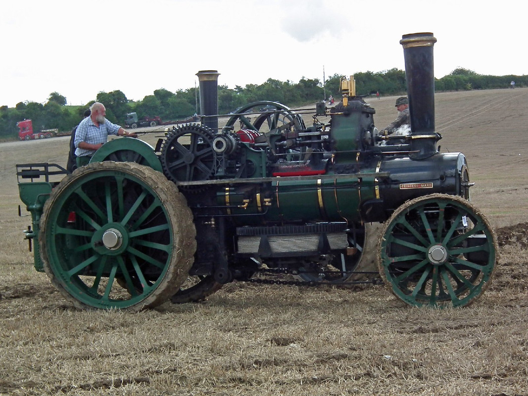 vintageploughingengine.jpg