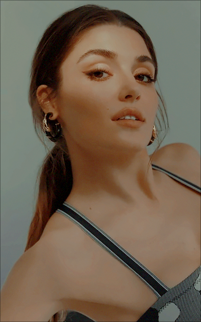 Hande Erçel 7