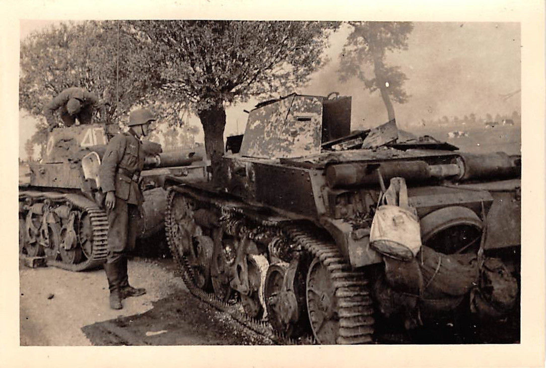Treffer franz. Panzer AMR 35 vor Dünkirchen Fran