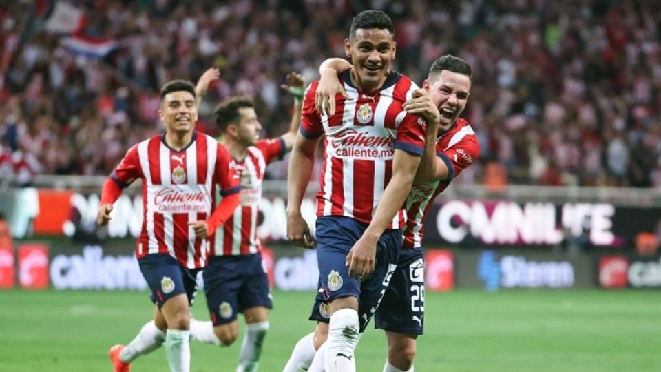 Chivas se salva de la eliminación: Se impone ante el Atlas y obtiene su boleto a semifinales