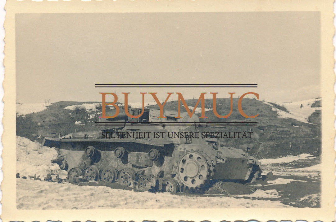 Foto WK II, zerstörter deutscher panzer tank