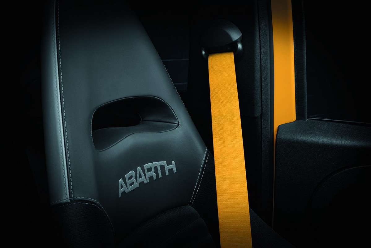 2019 Abarth 595 Competizione (16)