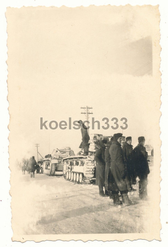 Foto Panzermänner und Panzer mit Schneetarnung in Russland Pz. A