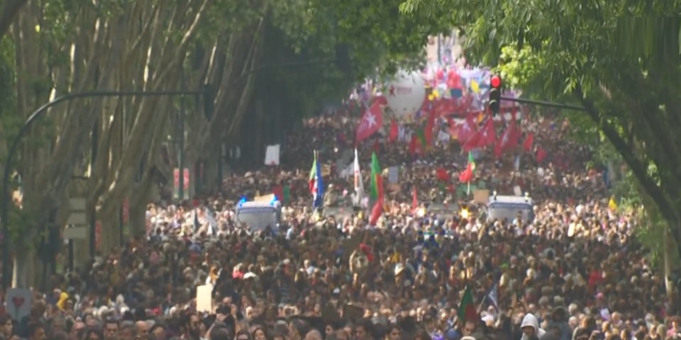 25-Abril-Avenida