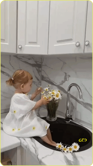 020326-fillette-margueriteq-evier