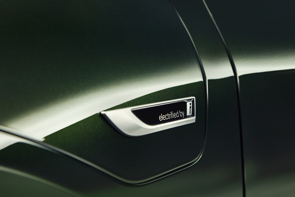P90449285_highRes_bmw-x2-edition-goldp