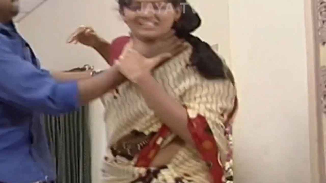 Ranjitha sexy wide navel slips in saree.mp4_snapshot_00.00.306